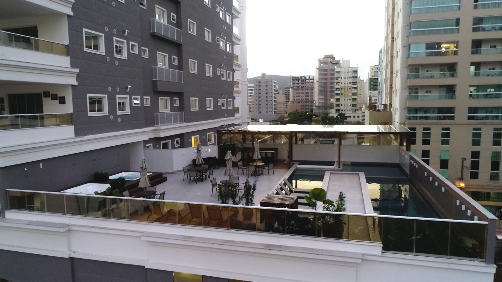 PRONTO PARA MORAR EM 100X - 03 SUÍTES -  02 VAGAS