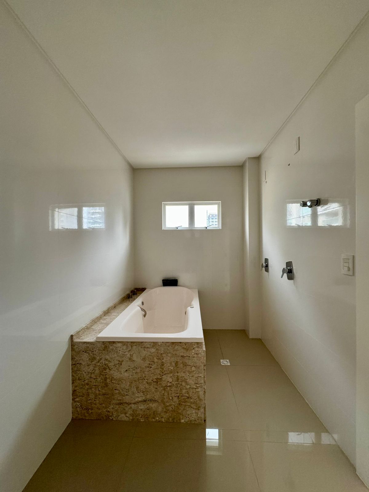 PRONTO PARA MORAR EM 100X - 03 SUÍTES -  02 VAGAS