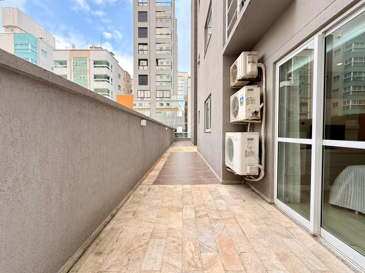 Apartamento a 50 Metros da Av Nereu Ramos!! 2 suítes Mobiliado