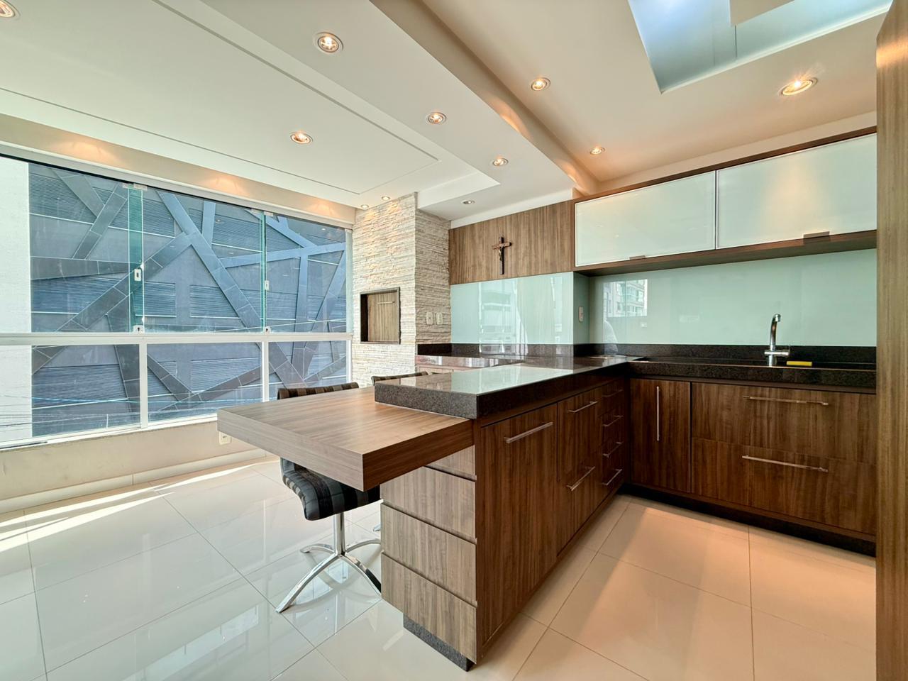 Apartamento a 50 Metros da Av Nereu Ramos!! 2 suítes Mobiliado
