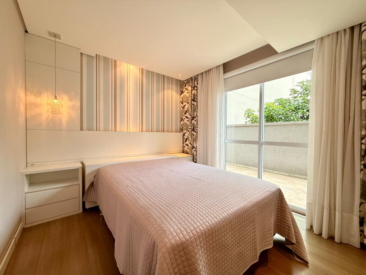 Apartamento a 50 Metros da Av Nereu Ramos!! 2 suítes Mobiliado