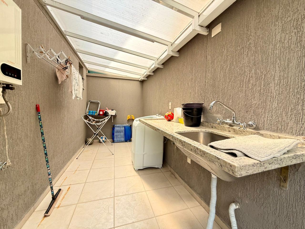 Apartamento a 50 Metros da Av Nereu Ramos!! 2 suítes Mobiliado